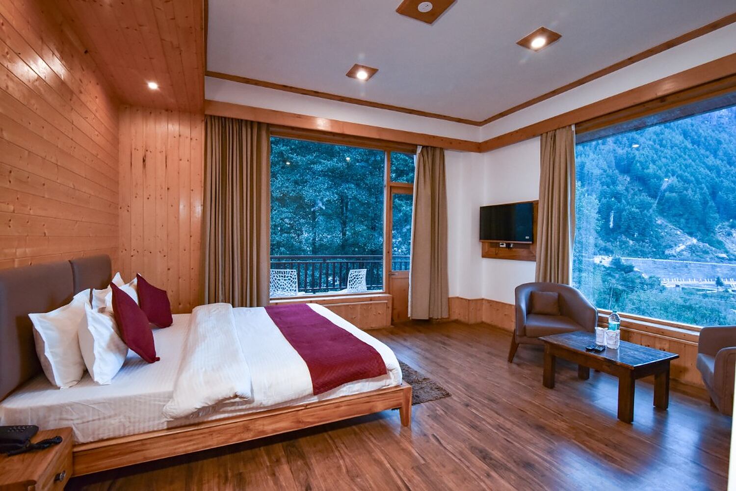 Super Deluxe Room at MR Villa Manali
