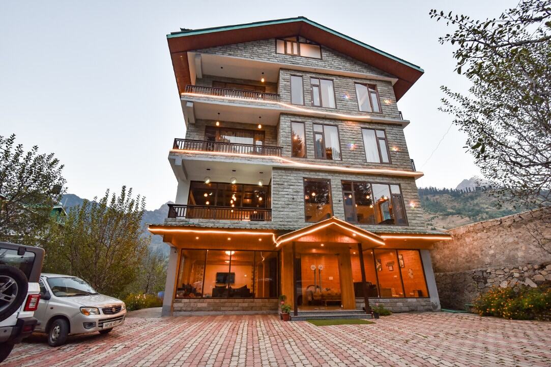Approach to MR Villa